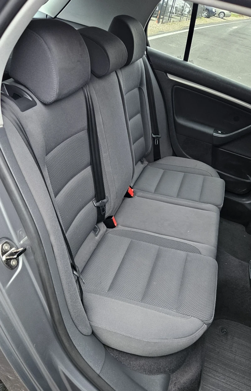 VW Golf 2.0 TDI, снимка 14 - Автомобили и джипове - 52877376