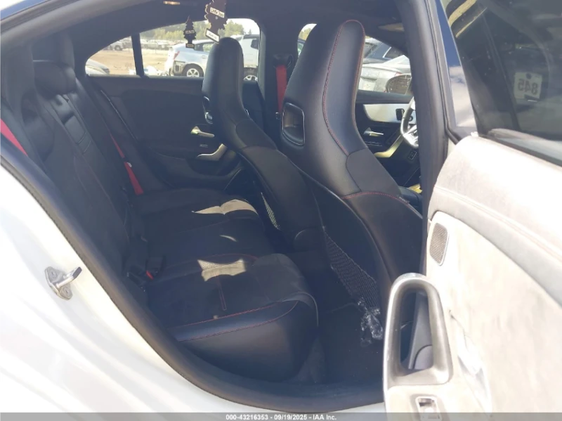 Mercedes-Benz CLA 350 AMG 4MATIC* Burmester* ПОДГРЕВ* AMBIENT, снимка 10 - Автомобили и джипове - 52892286