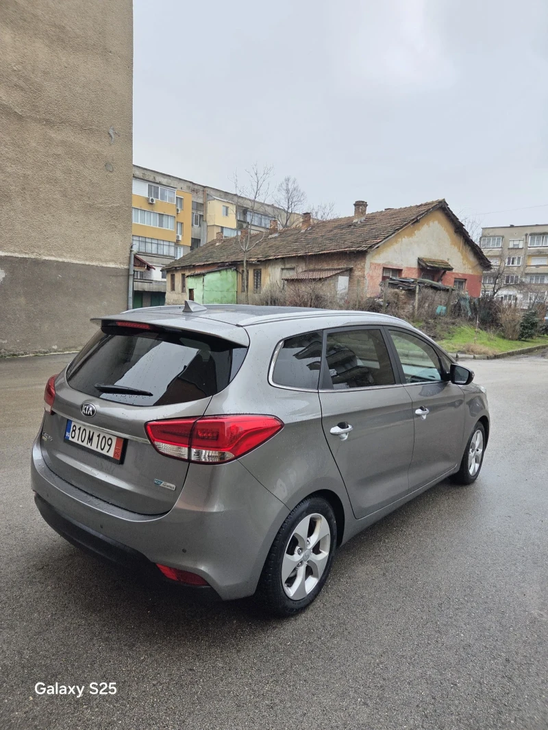 Kia Carens Kia Carens 7 местна Швейцария, снимка 3 - Автомобили и джипове - 53340536