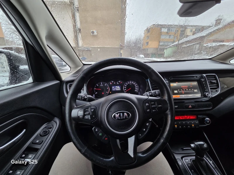 Kia Carens Kia Carens 7 местна Швейцария, снимка 8 - Автомобили и джипове - 53340536