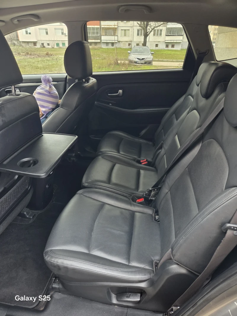 Kia Carens Kia Carens 7 местна Швейцария, снимка 5 - Автомобили и джипове - 53340536