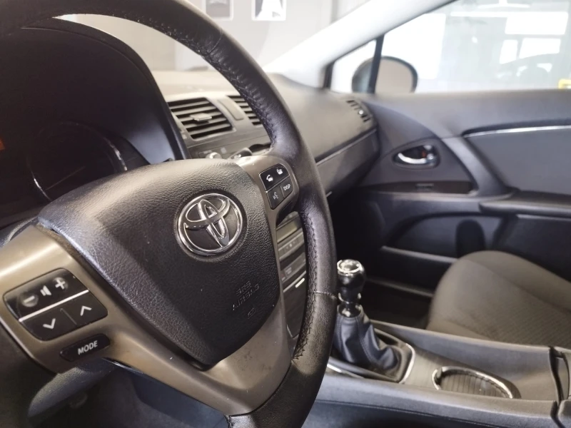 Toyota Avensis 2.2 D4D EXECUTIVE, снимка 14 - Автомобили и джипове - 53495823