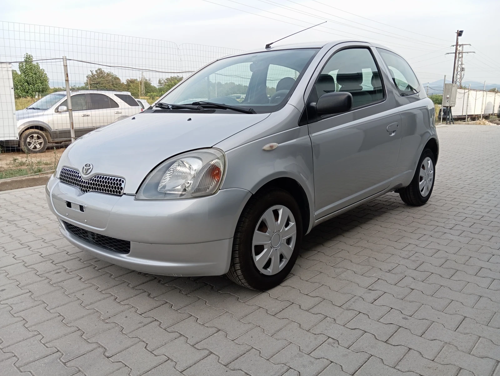 Toyota Yaris  - изображение 3