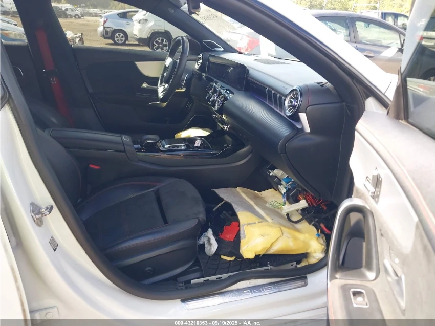 Mercedes-Benz CLA 350 AMG 4MATIC* Burmester* ПОДГРЕВ* AMBIENT - изображение 9