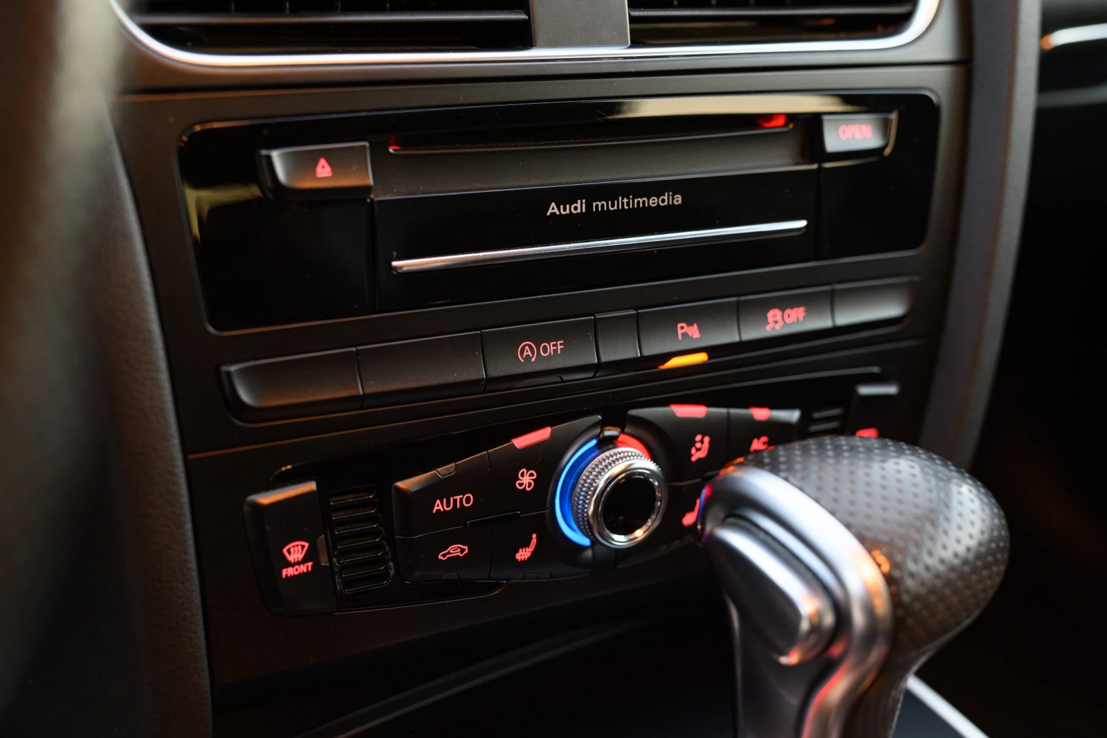 Audi A4 3.0TDI FACELIFT S-LINE ПАНОРАМА, снимка 11 - Автомобили и джипове - 53787738