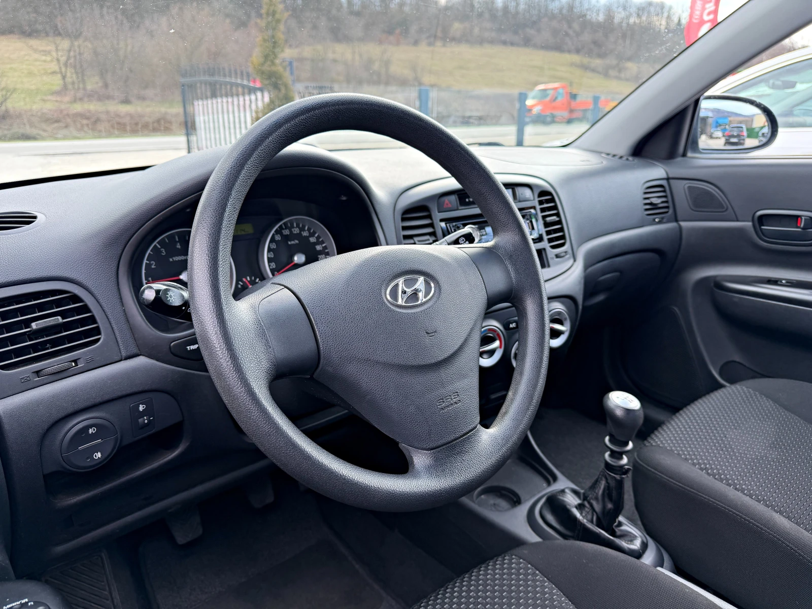 Hyundai Accent 1.4 КЛИМАТИК ЕЛ ПАКЕТ, снимка 7 - Автомобили и джипове - 53878726