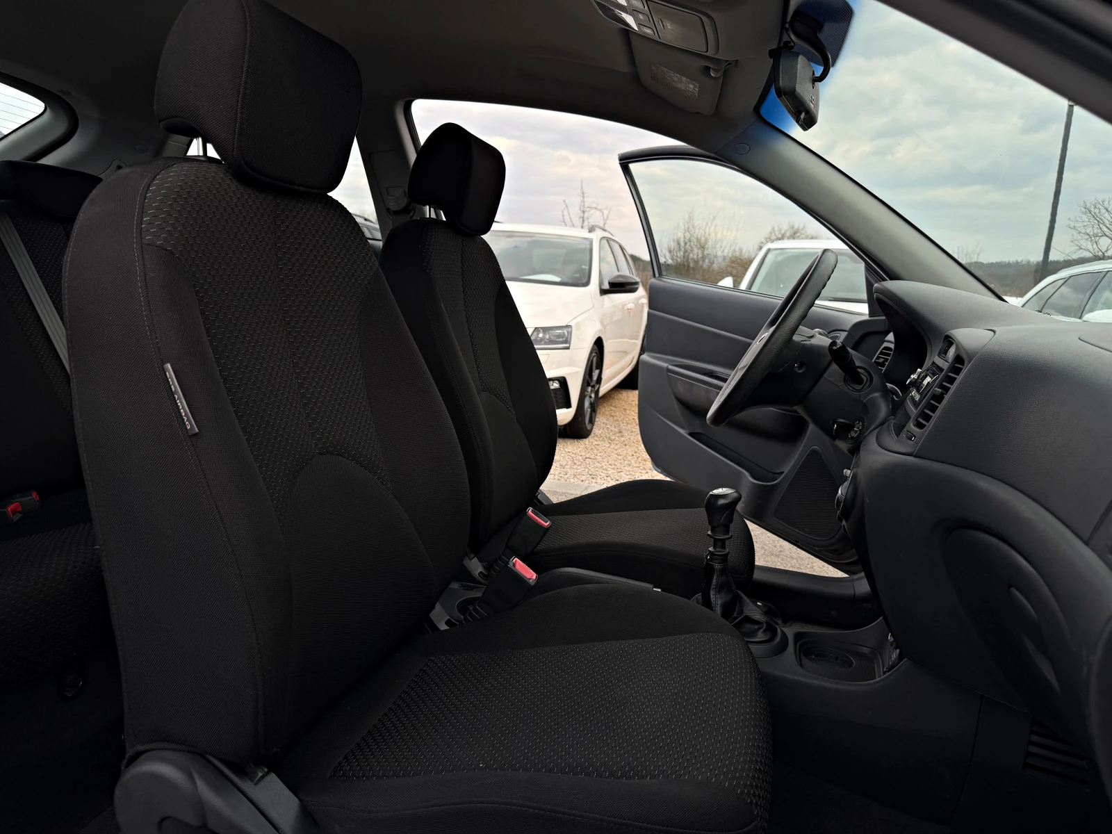 Hyundai Accent 1.4 КЛИМАТИК ЕЛ ПАКЕТ, снимка 11 - Автомобили и джипове - 53878726