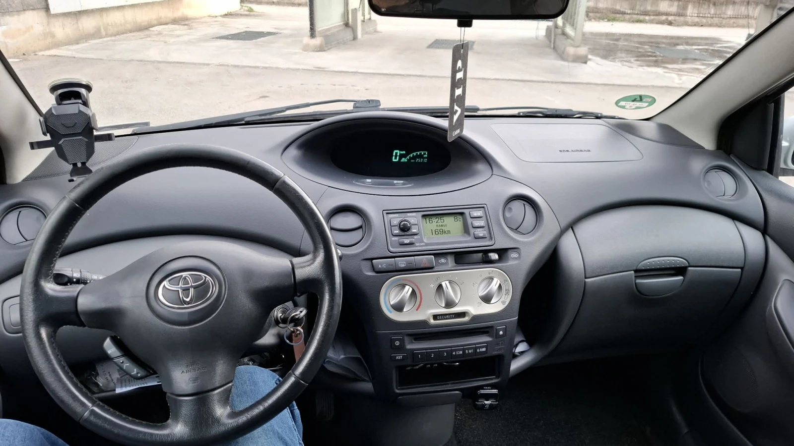 Toyota Yaris, снимка 5 - Автомобили и джипове - 53966860