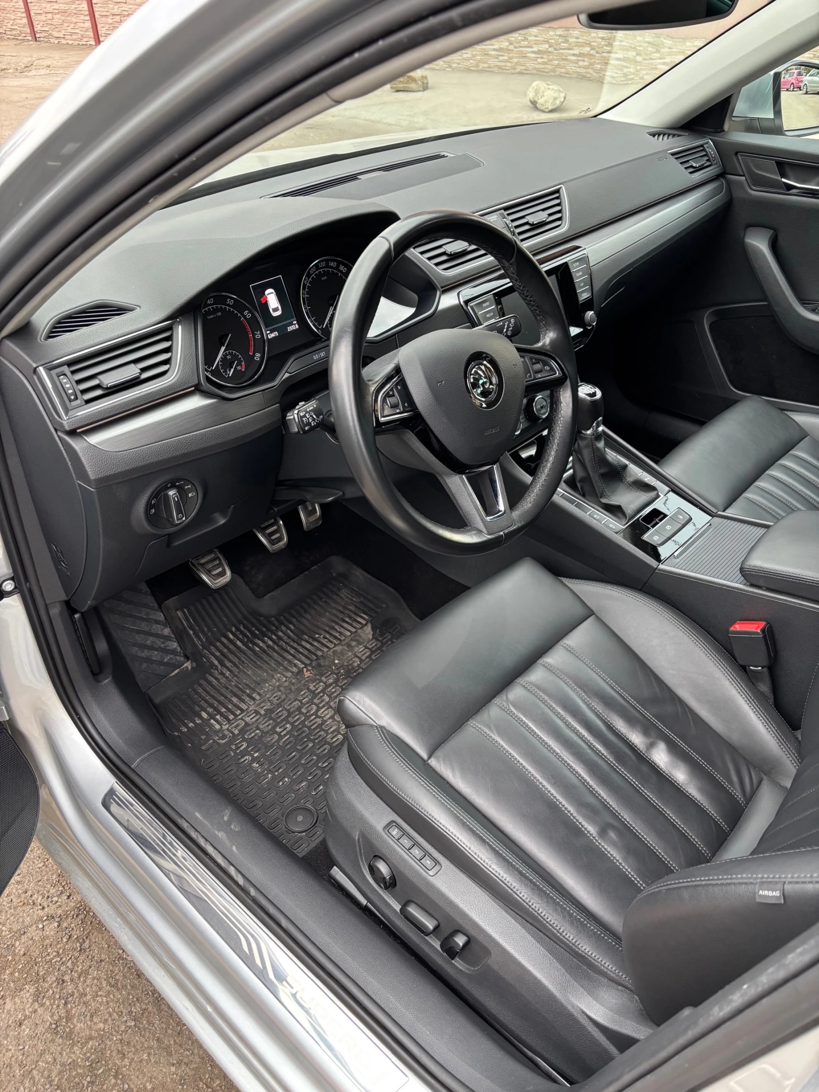 Skoda Superb 1.8 TSI (EA888), снимка 9 - Автомобили и джипове - 54087066