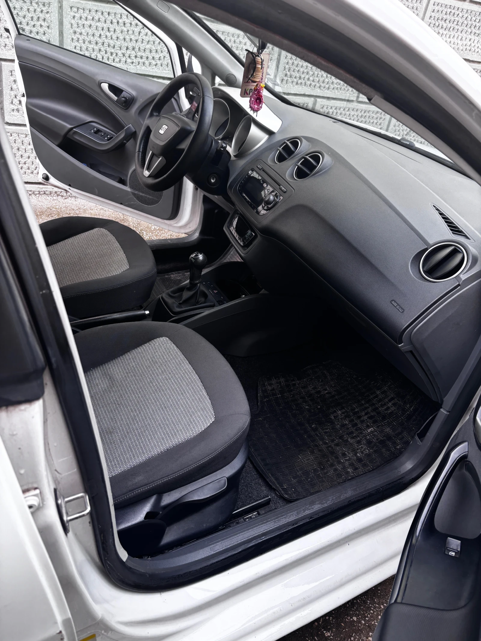 Seat Ibiza, снимка 9 - Автомобили и джипове - 54494548