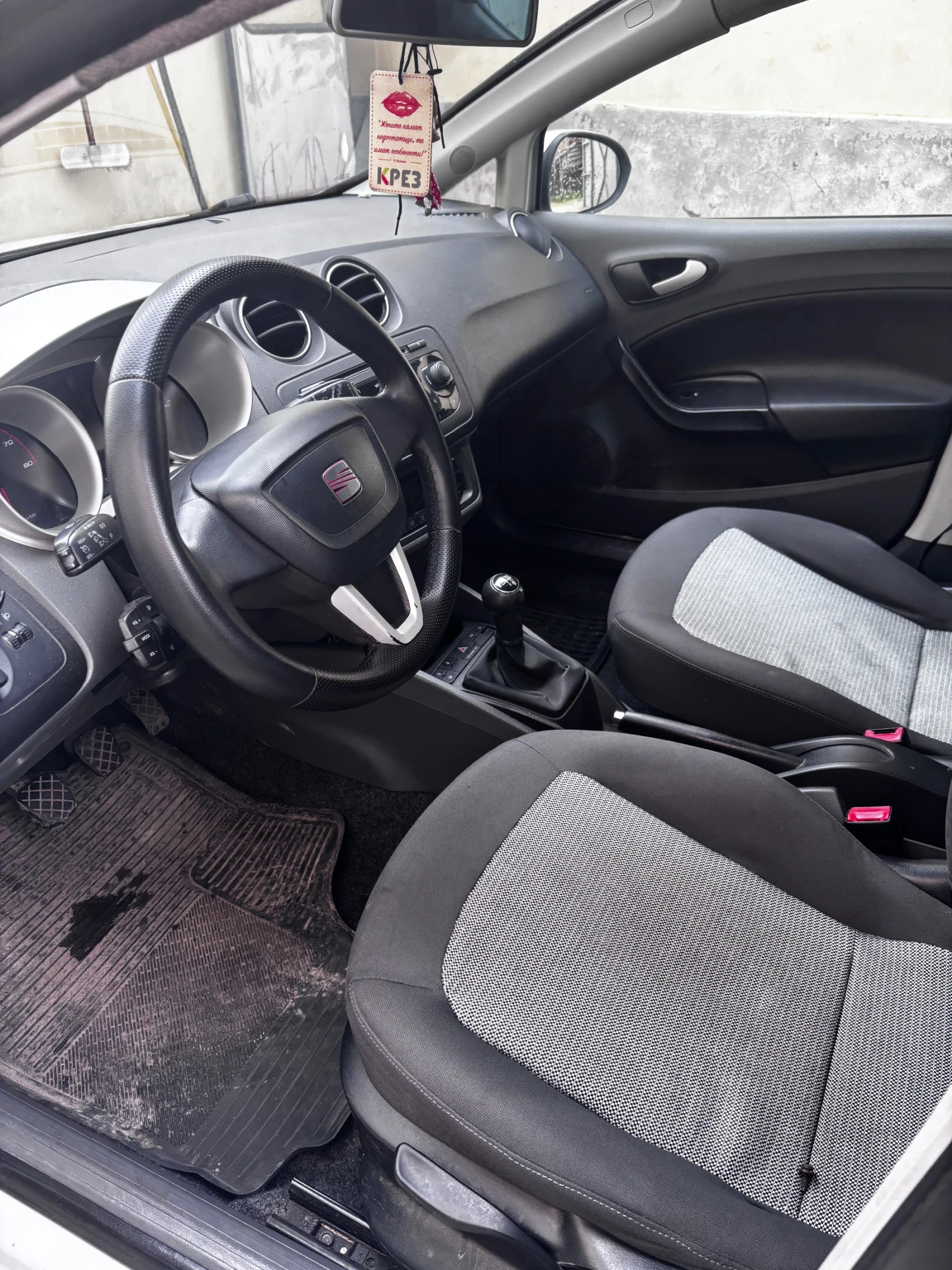 Seat Ibiza, снимка 10 - Автомобили и джипове - 54494548