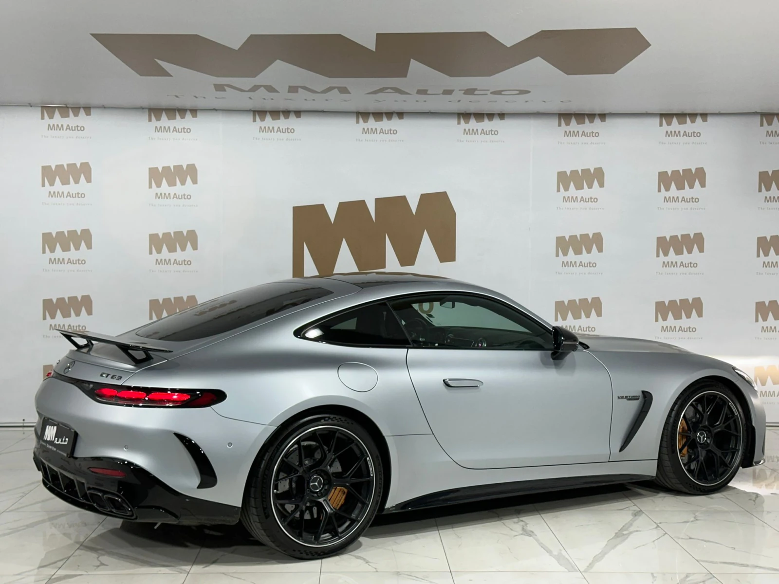 Mercedes-Benz AMG GT 63 4Matic+ Ceramic* AeroKit* Carbon* Burmester, снимка 3 - Автомобили и джипове - 54511102