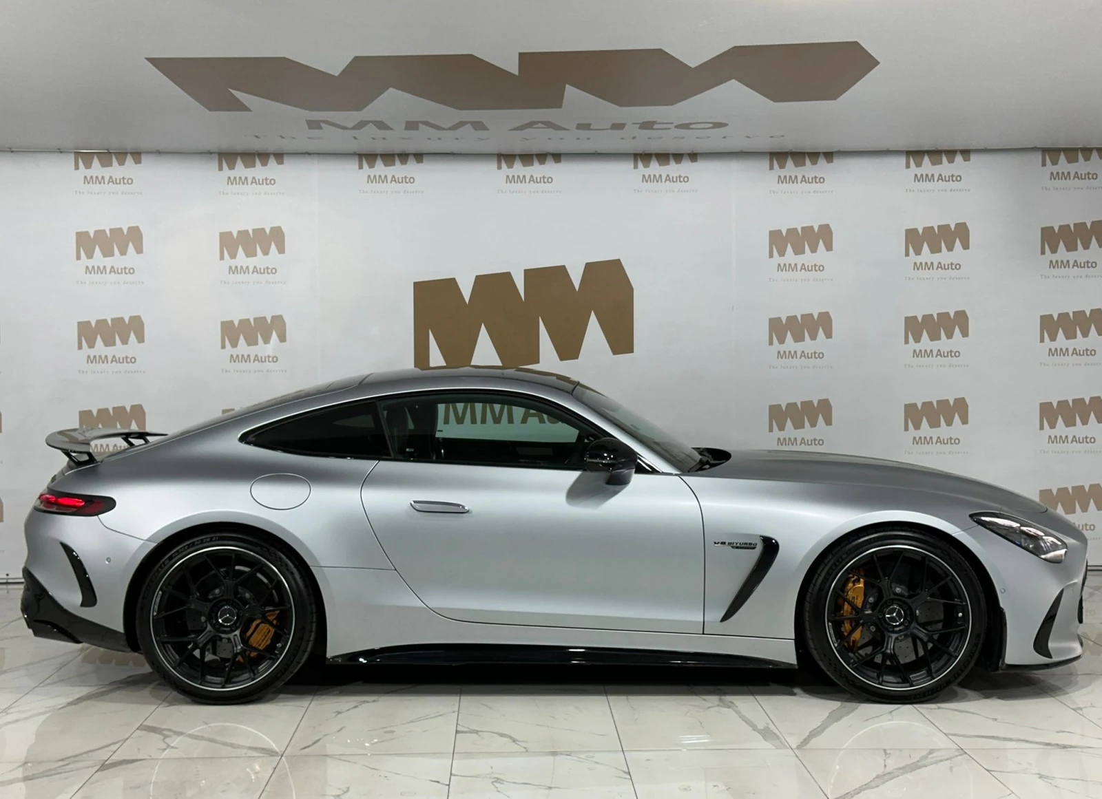 Mercedes-Benz AMG GT 63 4Matic+ Ceramic* AeroKit* Carbon* Burmester, снимка 2 - Автомобили и джипове - 54511102