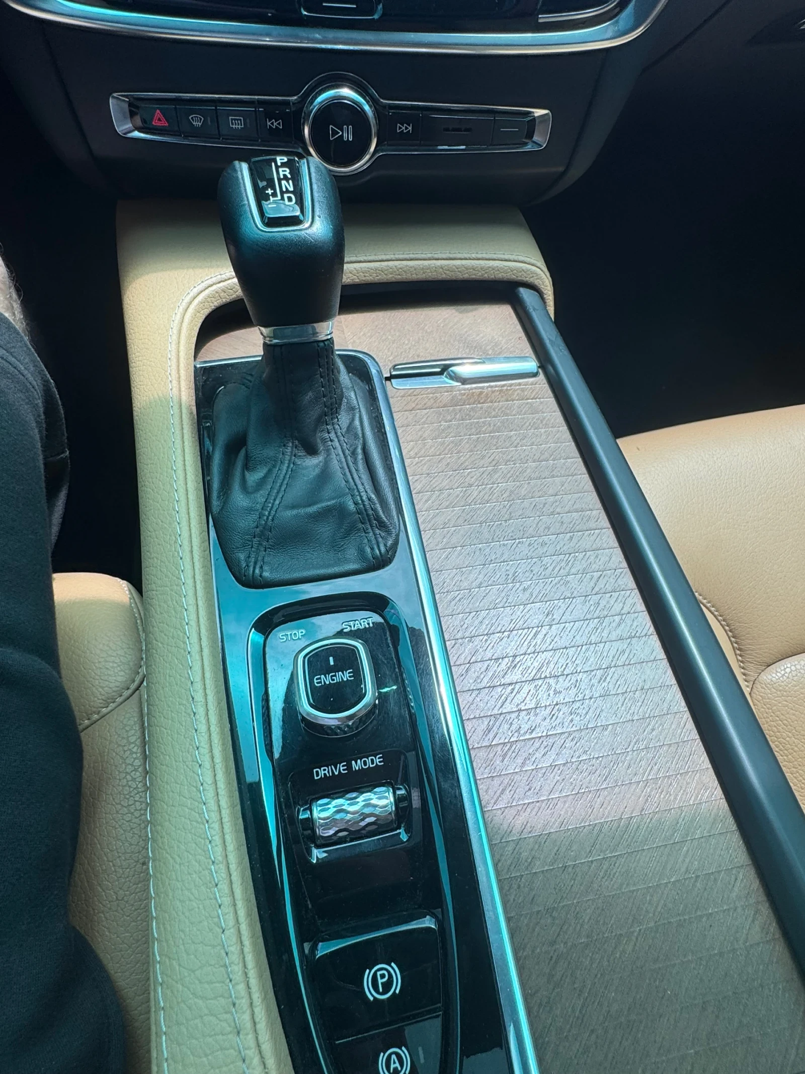 Volvo S90 D5 - 4X4 - 235 к.с, снимка 15 - Автомобили и джипове - 54572642