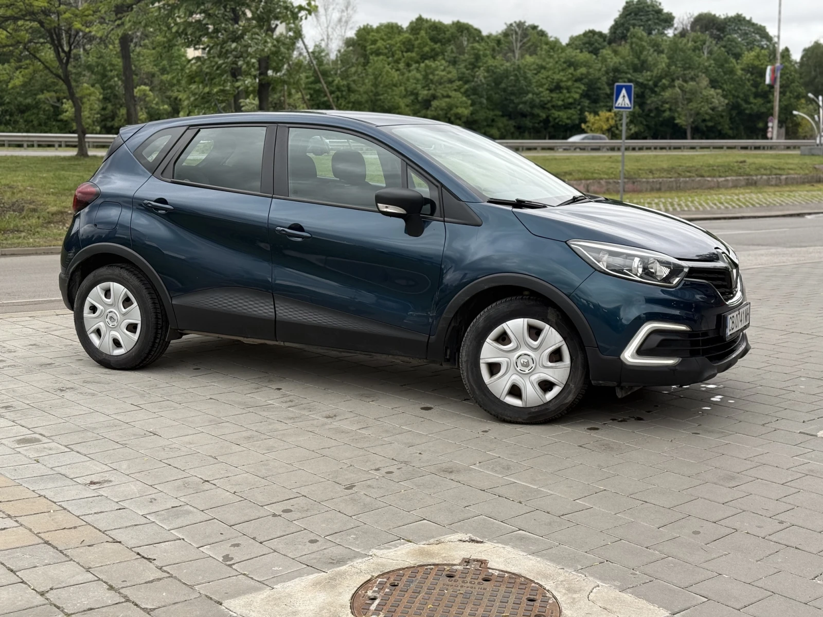 Renault Captur 1.5d, снимка 3 - Автомобили и джипове - 54585008