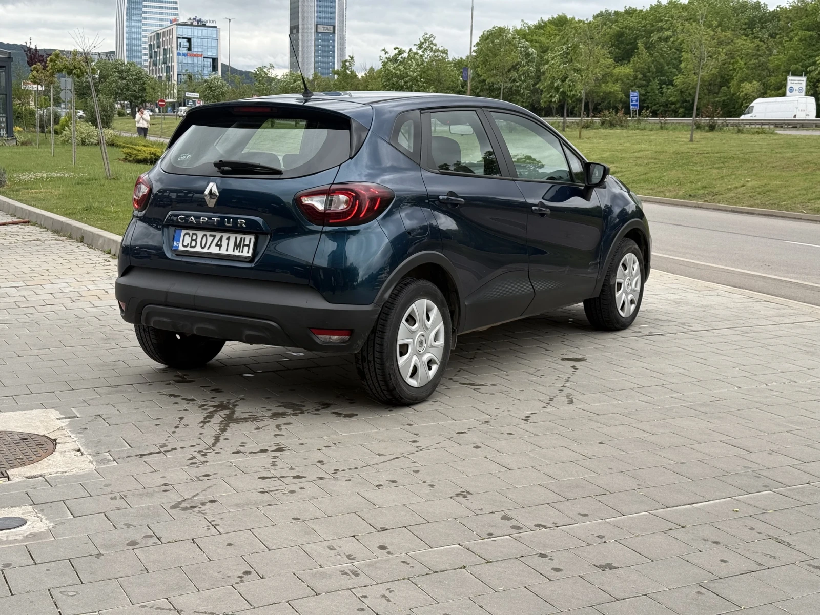 Renault Captur 1.5d, снимка 4 - Автомобили и джипове - 54585008