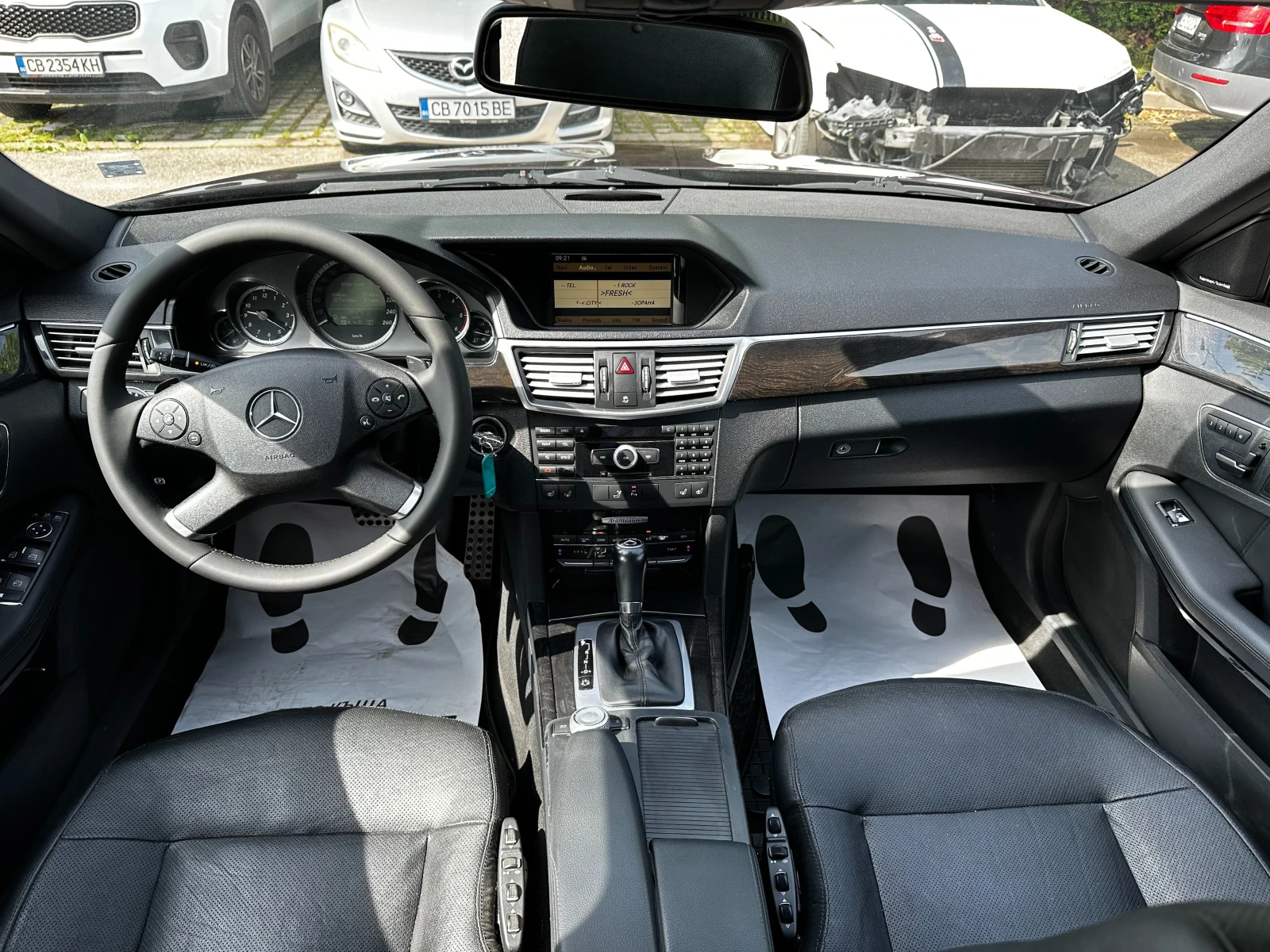 Mercedes-Benz E 250 АМГ пакет/204кс/ГАРАНЦИЯ, снимка 11 - Автомобили и джипове - 54844088