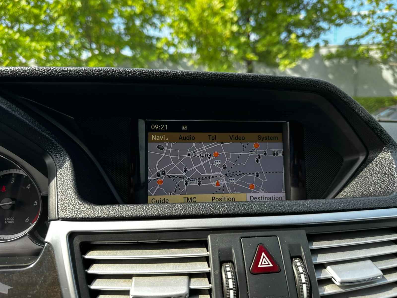 Mercedes-Benz E 250 АМГ пакет/204кс/ГАРАНЦИЯ, снимка 16 - Автомобили и джипове - 54844088