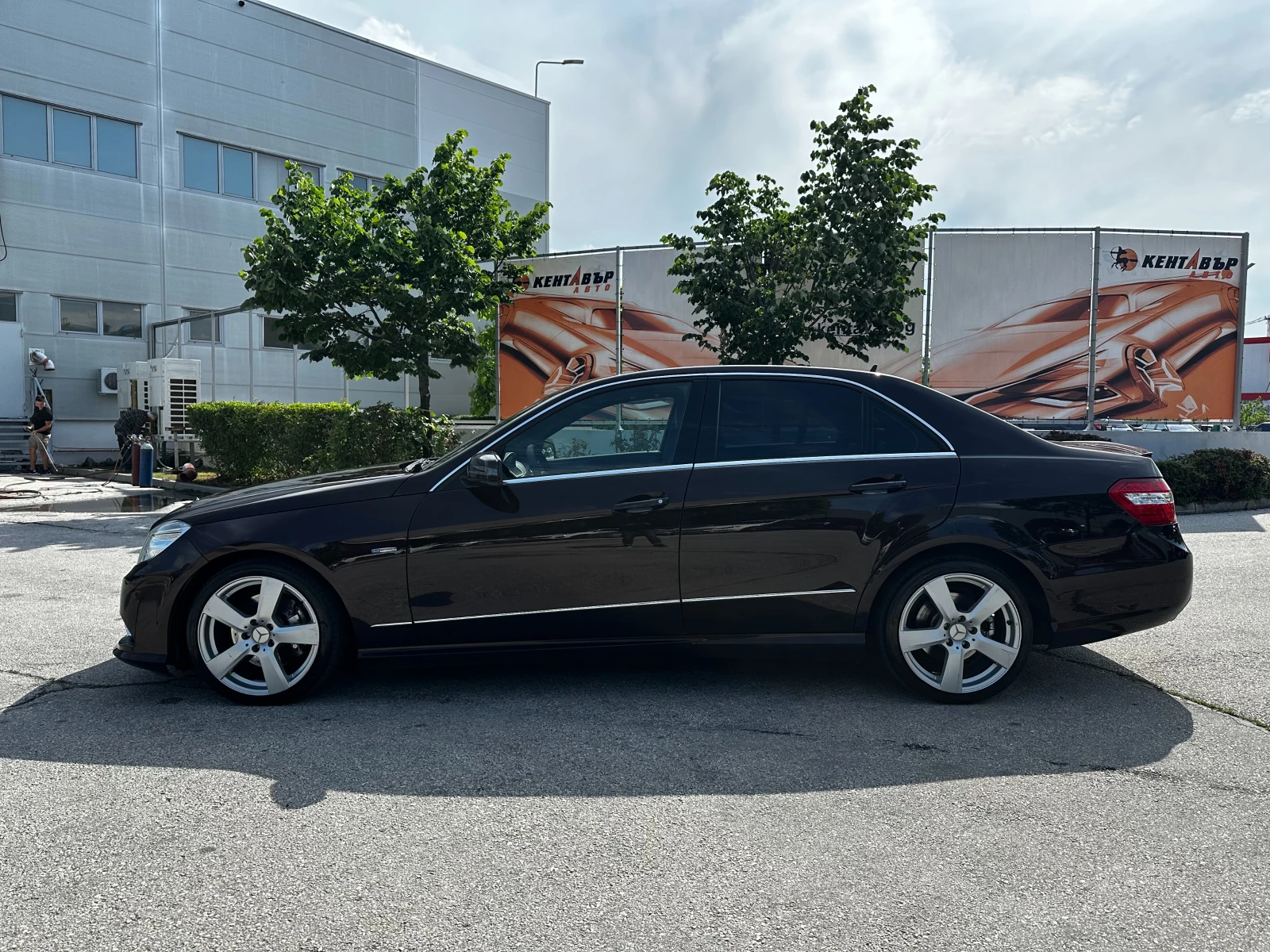 Mercedes-Benz E 250 АМГ пакет/204кс/ГАРАНЦИЯ, снимка 2 - Автомобили и джипове - 54844088