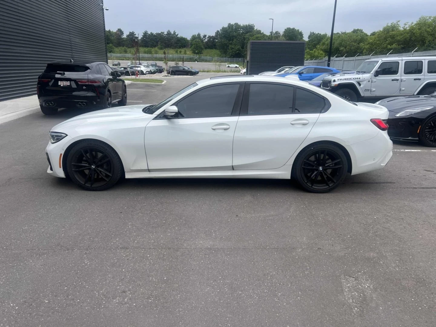 BMW 330 M-pkg| HUD| 360| Adaptive M| Keyless, снимка 3 - Автомобили и джипове - 55058260