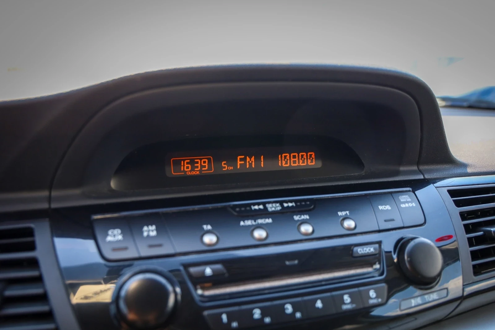Honda Fr-v 1.7 v-TEC ГАЗ ЛИЗИНГ, снимка 9 - Автомобили и джипове - 55568149