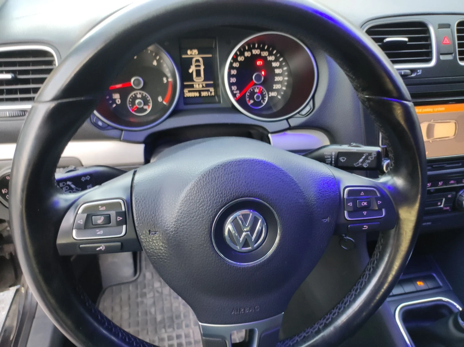 VW Golf High line , снимка 13 - Автомобили и джипове - 55586289