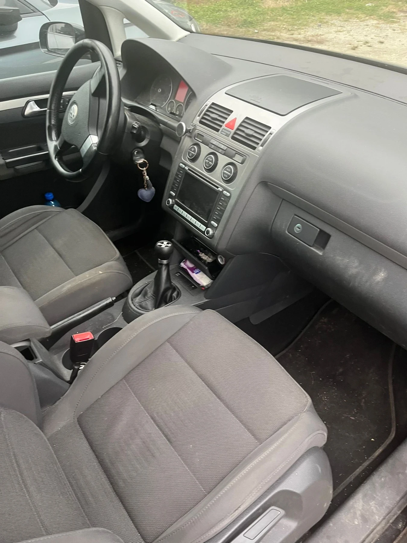 VW Touran 2.0 TDI, снимка 6 - Автомобили и джипове - 56167559