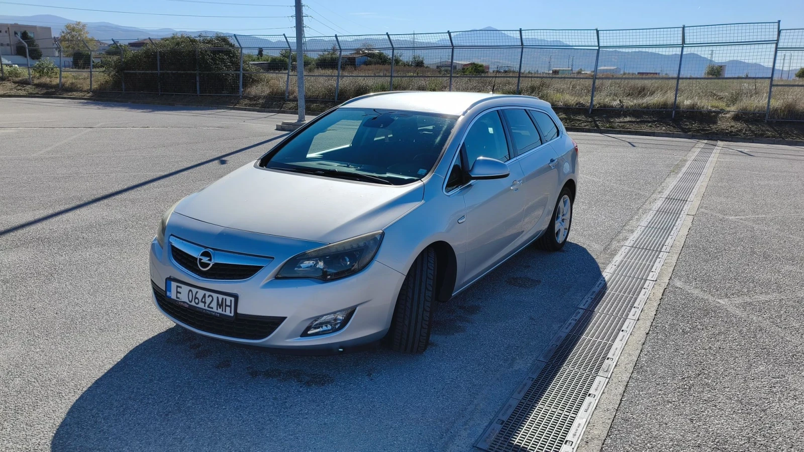 Opel Astra J Sports Tourer , снимка 7 - Автомобили и джипове - 56337488