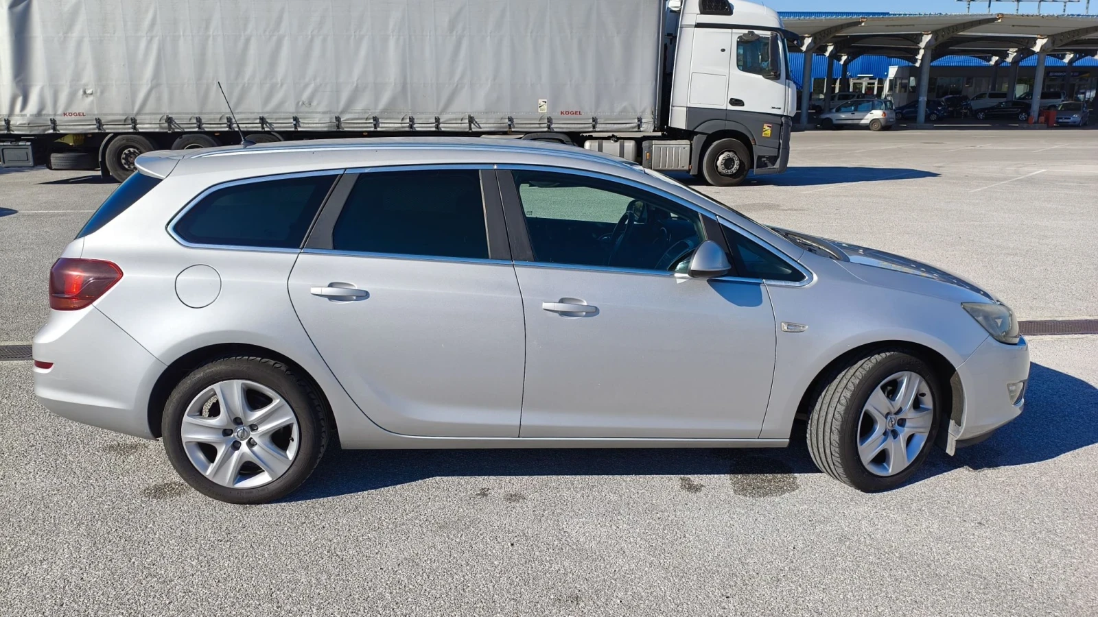 Opel Astra J Sports Tourer , снимка 2 - Автомобили и джипове - 56337488