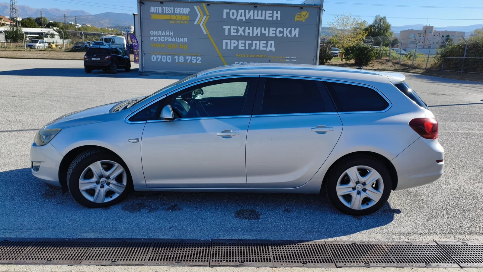 Opel Astra J Sports Tourer , снимка 6 - Автомобили и джипове - 56337488