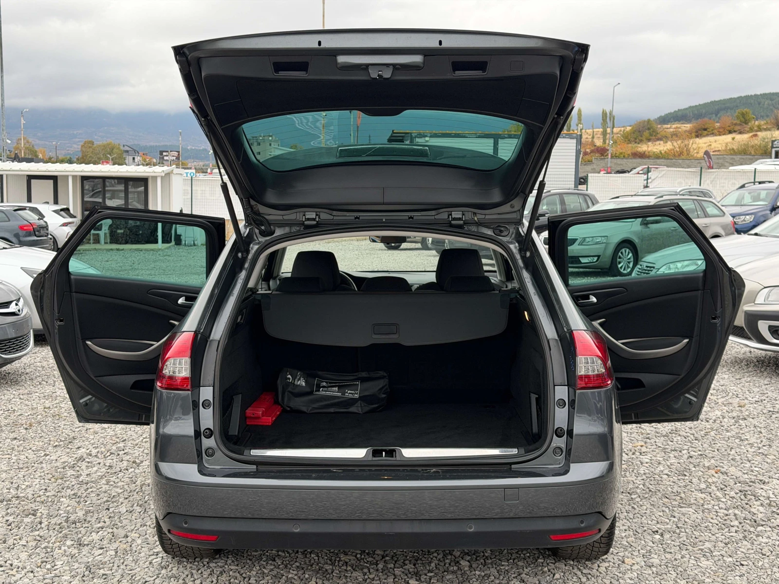 Citroen C5 2.0HDI 180 E6 122000 �� / 1 ���������� / ��� ����� | Mobile.bg � ����������� 10