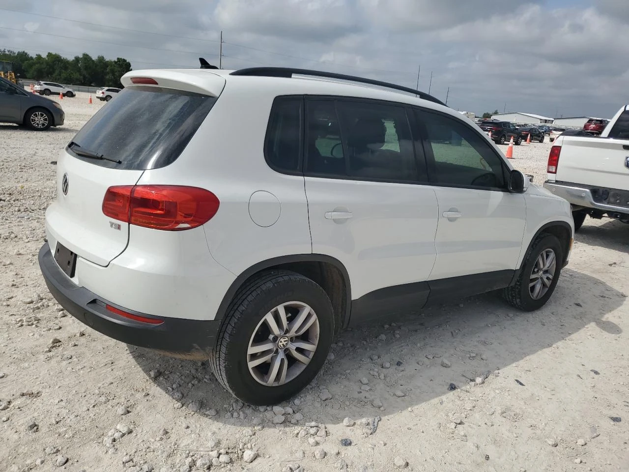 VW Tiguan S - изображение 4