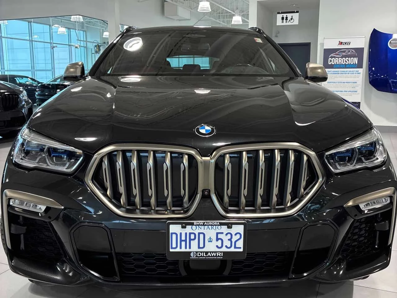 BMW X6 M50i/CARFAX/360/ОБДУХВАНЕ/ПАНОРАМА/ДИСТРОНИК, снимка 2 - Автомобили и джипове - 53956565