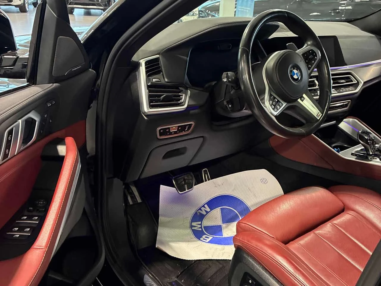 BMW X6 M50i/CARFAX/360/ОБДУХВАНЕ/ПАНОРАМА/ДИСТРОНИК, снимка 7 - Автомобили и джипове - 53956565