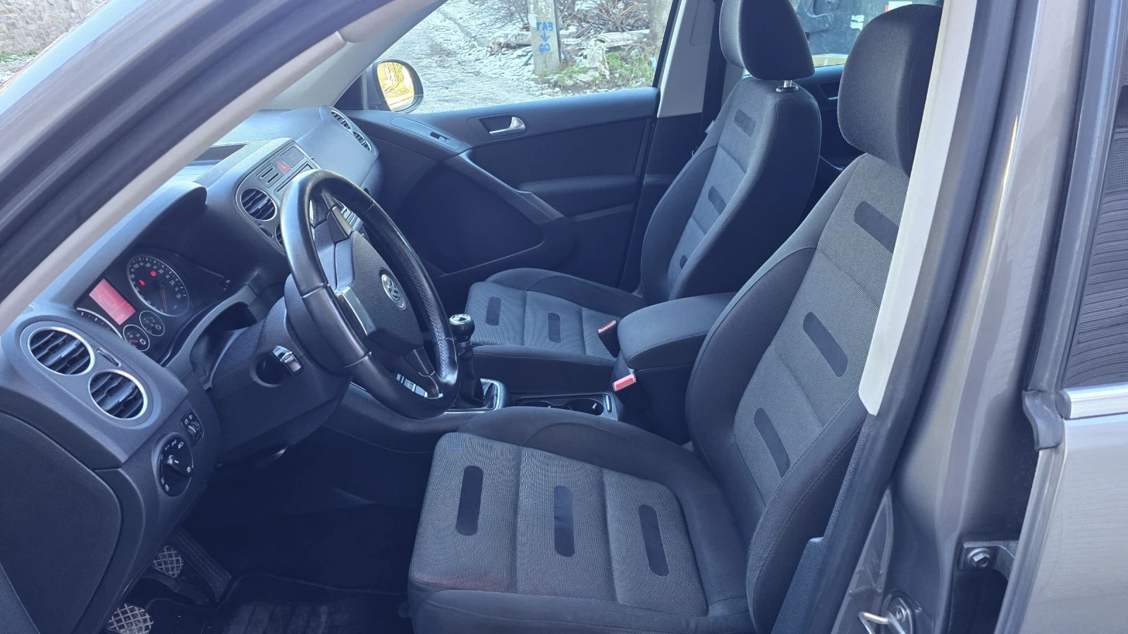 VW Tiguan, снимка 7 - Автомобили и джипове - 54528933