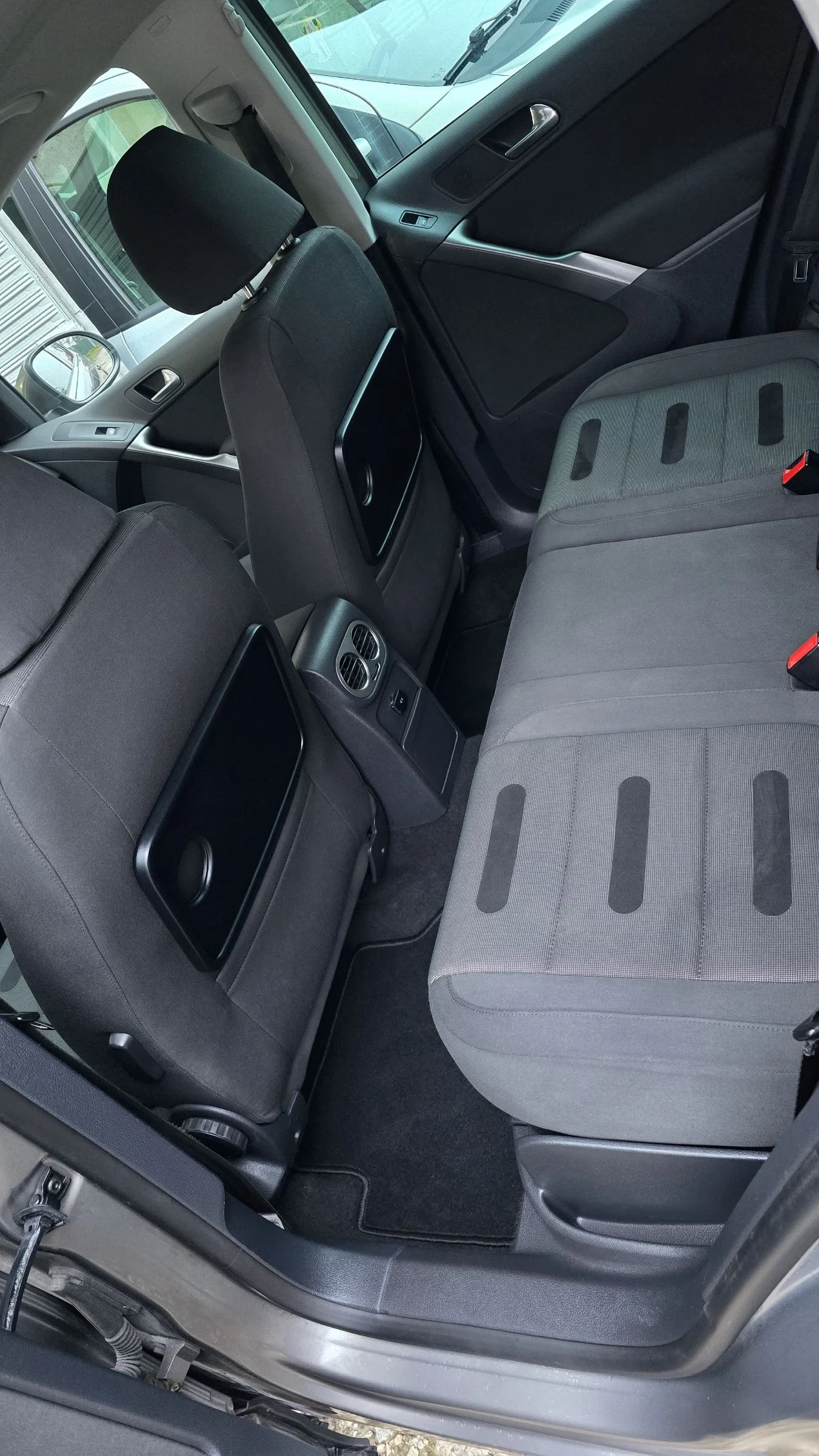 VW Tiguan, снимка 11 - Автомобили и джипове - 54528933