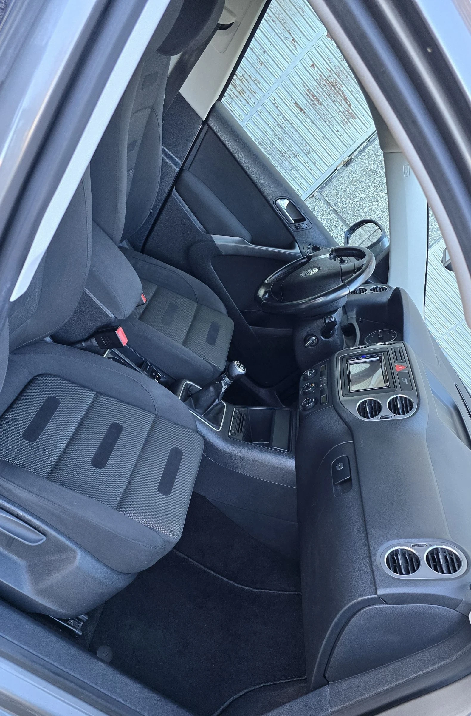 VW Tiguan, снимка 8 - Автомобили и джипове - 54528933