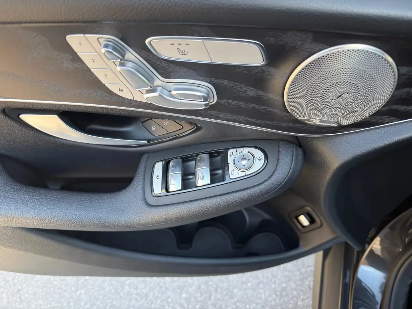 Mercedes-Benz GLC 300 4MATIC/AMG-PACK/PANOROOF/BURMESTER/DIGITAL-DASH, снимка 14 - Автомобили и джипове - 55406973
