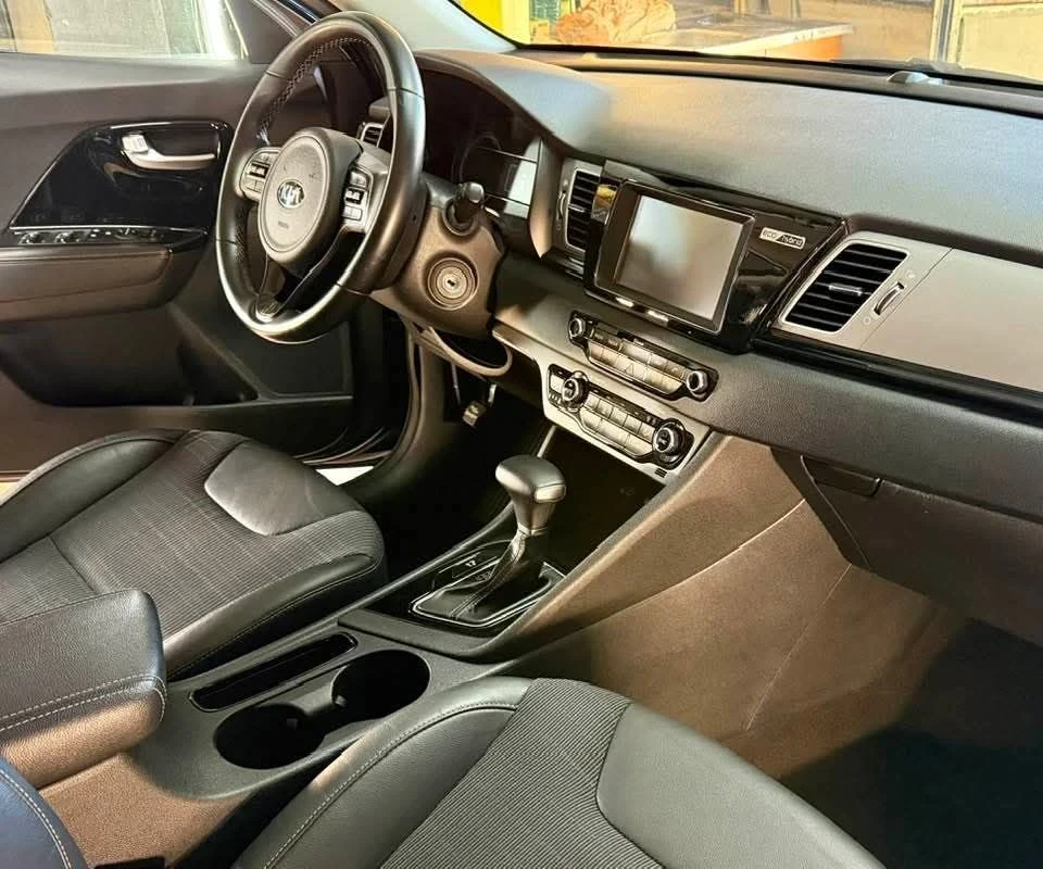 Kia Niro 1.6 i hybrid , снимка 10 - Автомобили и джипове - 56017643