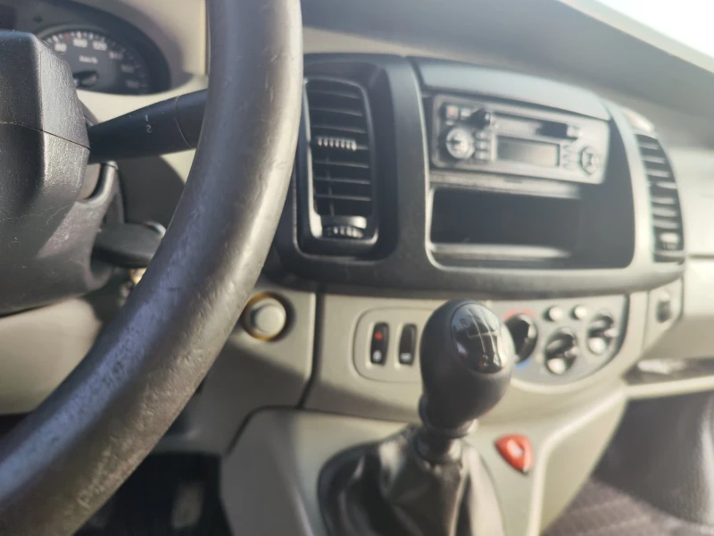 Opel Vivaro, снимка 9 - Бусове и автобуси - 48908904