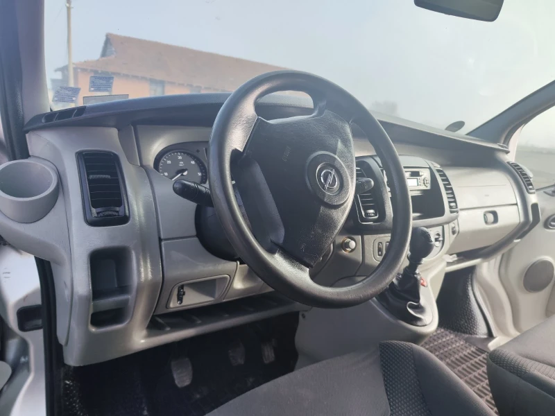 Opel Vivaro, снимка 8 - Бусове и автобуси - 48908904