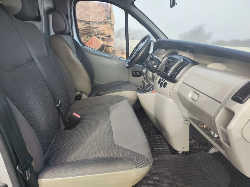 Opel Vivaro, снимка 7 - Бусове и автобуси - 49561902