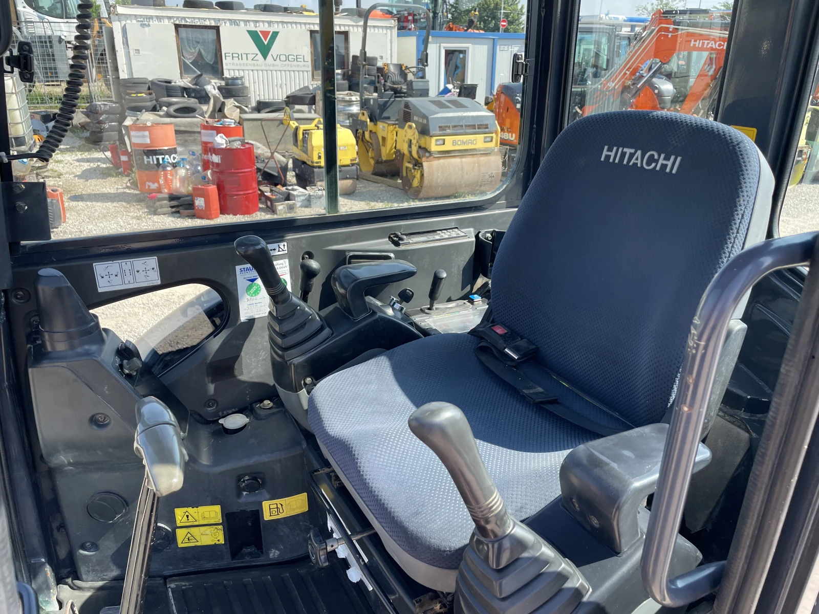 Багер Hitachi ZX 22U-2 CLR - изображение 9
