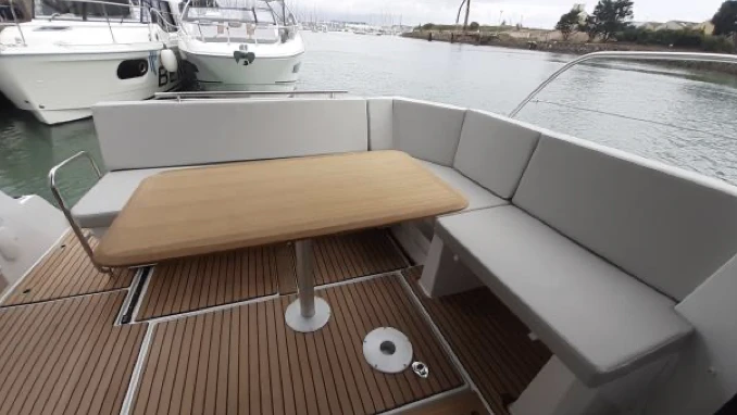 Моторна яхта Beneteau Antares 11 Fly, снимка 3 - Воден транспорт - 54138920