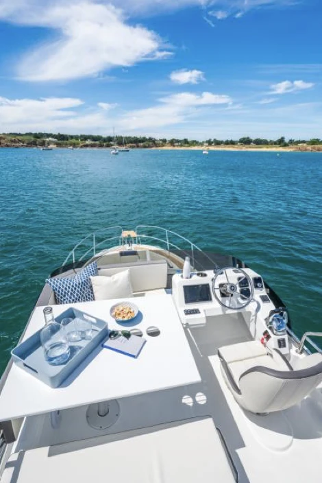 Моторна яхта Beneteau Antares 11 Fly, снимка 5 - Воден транспорт - 54138920