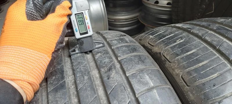 Гуми Летни 245/40R19, снимка 4 - Гуми и джанти - 32283488