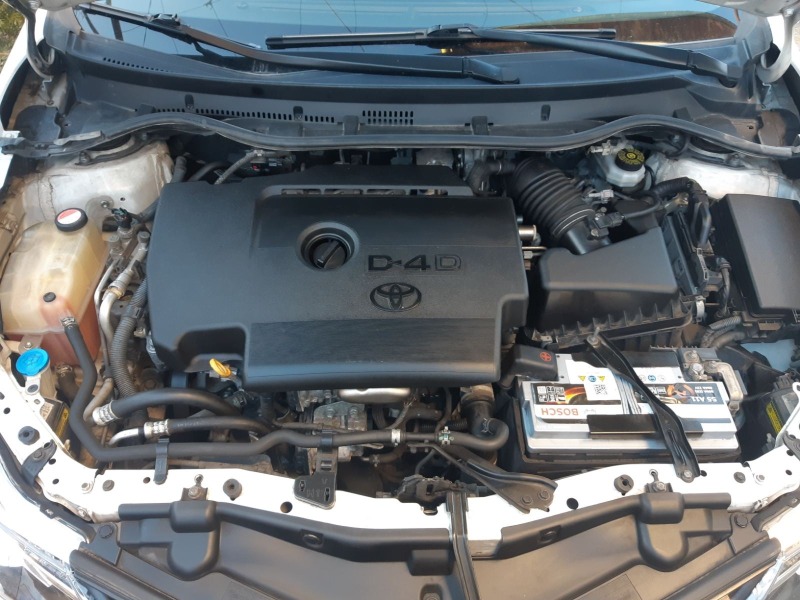 Toyota Auris 2.0 D4D, снимка 15 - Автомобили и джипове - 45557358