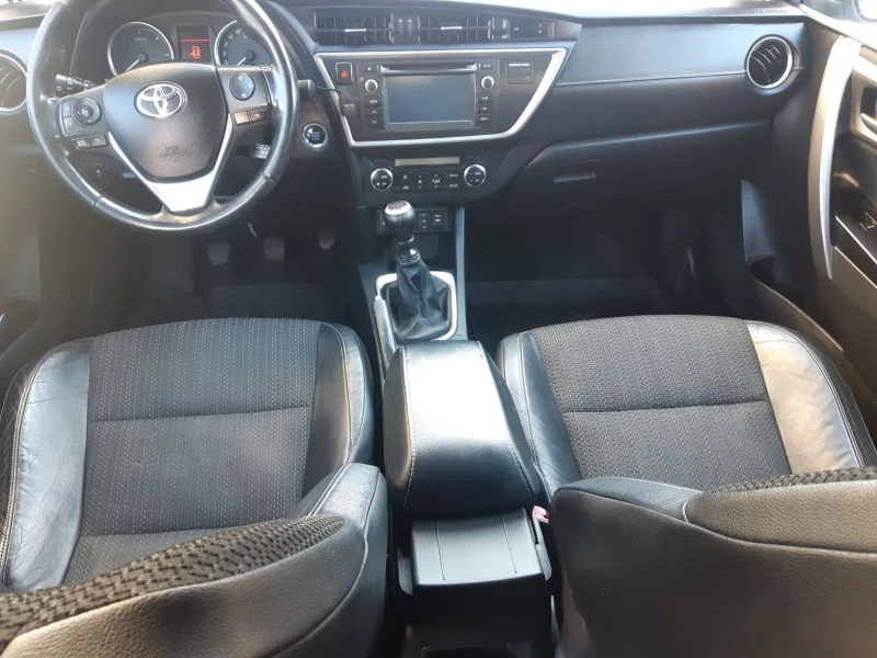 Toyota Auris 2.0 D4D, снимка 9 - Автомобили и джипове - 47056074