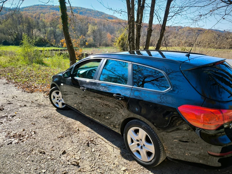 Opel Astra ASTRA SPORTS TOURER, снимка 1 - Автомобили и джипове - 47891160