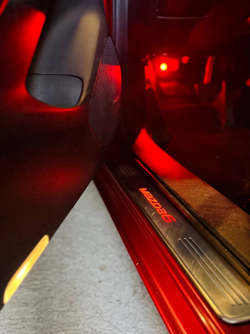 Mazda 6 Sport Combi 2.2 SKYACTIV-D - TAKUMI, снимка 8 - Автомобили и джипове - 52261738